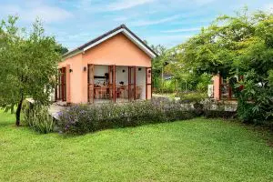 เดอะ ลิตเติ้ล ไวท์ เบิร์ด ทราเวลเลอร์ โฮสเทล เกาะกูด / The Little White Bird Traveler Hostel Koh Kood