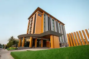 โรงแรมบีทู สุราษฎร์ธานี พรีเมียร์ / B2 Surat Thani Premier Hotel