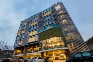 โรงแรมบีทู บางนา พรีเมียร์ / B2 Bangna Premier Hotel