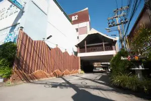 โรงแรมบีทู ประตูช้างเผือก พรีเมียร์ / B2 Chang Phueak Gate Premier Hotel