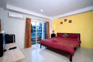 ต้นทะเลโฮเทล บางแสน / Tontalay Hotel Bangsaen