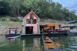 แพภูธเนศ เขื่อนศรีนครินทร์ กาญจนบุรี / Pae Phuthanet Kanchanaburi