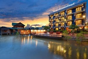 โรงแรมอัมพวา ริเวอร์ฟร้อนท์ / Amphawa Riverfront Hotel