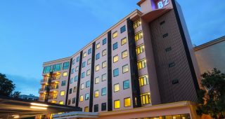 โรงแรมบีทู บางแสน พรีเมียร์ / B2 Bangsaen Premier Hotel
