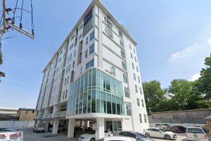 โรงแรมบีทู นครสวรรค์ พรีเมียร์ / B2 Nakhon Sawan Premier Hotel