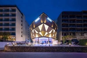 โรงแรมรอดีน่า บีช / Rodina Beach Hotel