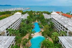 โรงแรมราวินทรา บีช รีสอร์ท แอนด์ สปา / Ravindra Beach Resort & Spa