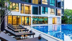 เดอะ ไรซิ่น โฮเต็ล แอนด์ เรสซิเดนซ์ / The Rizin Hotel & Residences