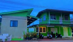 บ้านพักกลางซอย เกาะสีชัง / Baan Klang Soi Koh Sichang