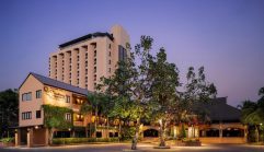 โรงแรมฮอลิเดย์ การ์เดน เชียงใหม่ / Holiday Garden Hotel Chiang Mai